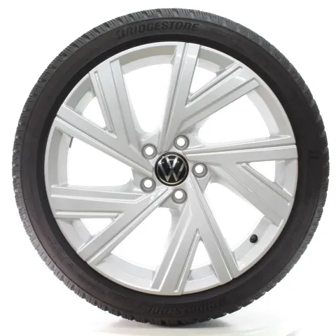 Background image for VW Golf 8 VIII CG5 Winterräder Bergamo Bridgestone 225/40R18 DOT25 5H0601025AB