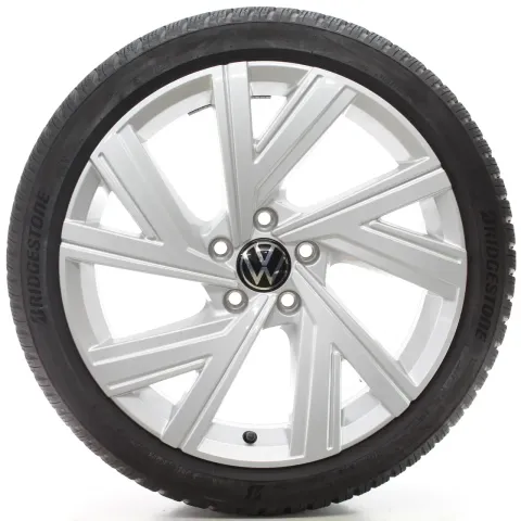 Background image for VW Golf 8 VIII CD1 Winterräder Bergamo Bridgestone 225/40R18 DOT25 5H0601025AB