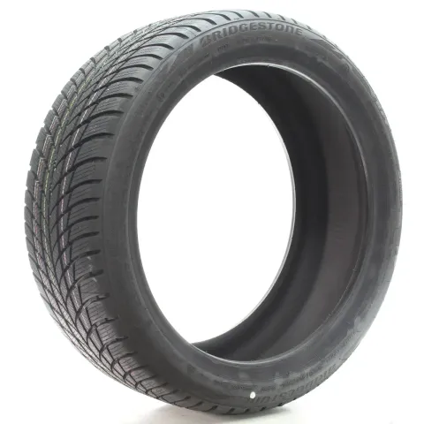 Background image for Winterreifen Bridgestone Blizzak LM-001 RFT * XL 225/40 R18 92V DOT25 NEU