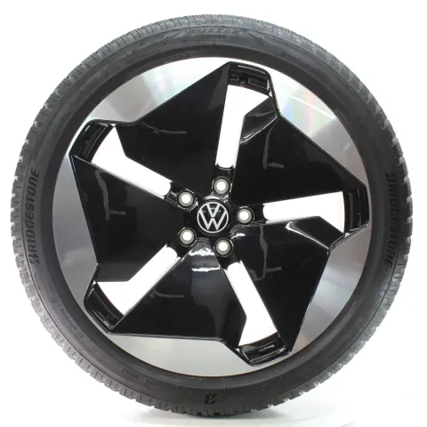 Background image for VW ID.3 E11 GTX Winterräder Sanya Schwarz Bridgestone 215/45R20 DOT25 10A601025T