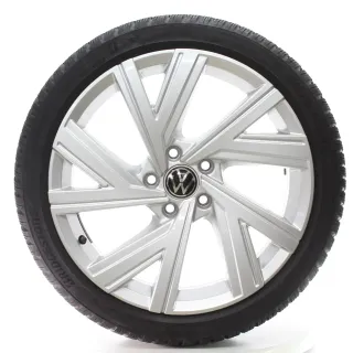 VW Golf 8 VIII GTI Winterräder Bergamo Bridgestone 225/40R18 DOT23 5H0601025AB - Bild 1