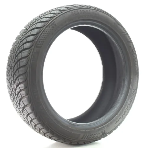 Background image for Winterreifen Kumho WinterCraft WP71 XL 215/45 R17 91V DOT25 8808956221256