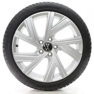 VW Golf 8 VIII CD1 Winterräder Bergamo Bridgestone 225/40R18 DOT25 5H0601025AB - Bild 1