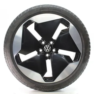 VW ID.3 E11 GTX Winterräder Sanya Schwarz Bridgestone 215/45R20 DOT25 10A601025T - Bild 1