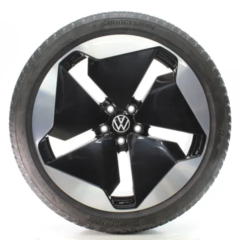 Background image for VW ID.3 E11 GTX Winterräder Sanya Schwarz Bridgestone 215/45R20 DOT25 10A601025T