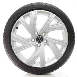VW Golf 8 VIII CD1 Winterräder Bergamo Bridgestone 225/40R18 DOT25 5H0601025AB - Bild 1