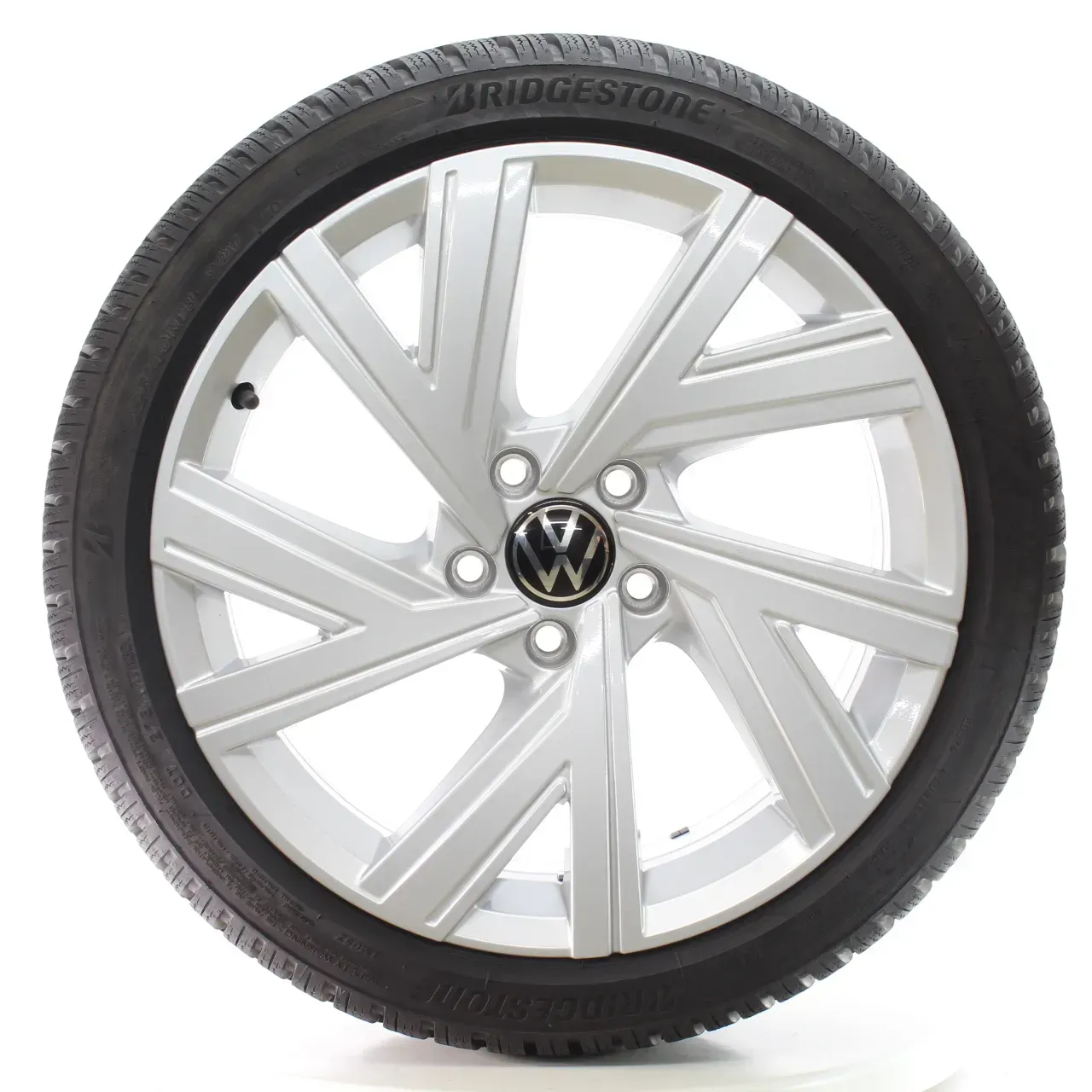 VW Golf 8 VIII CD1 Winterräder Bergamo Bridgestone 225/40R18 DOT25 5H0601025AB - Bild 1