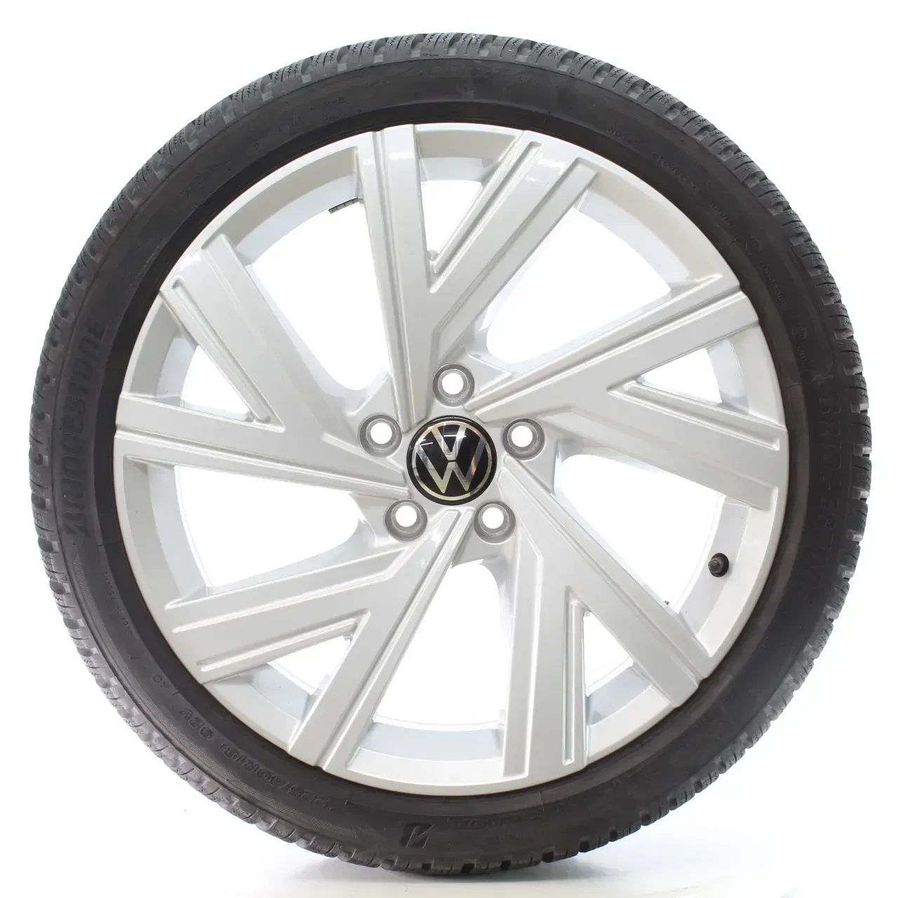 VW Golf VIII CD1 Winterräder Bergamo Bridgestone 225/40R18 DOT25 5H0601025AE - Bild 1