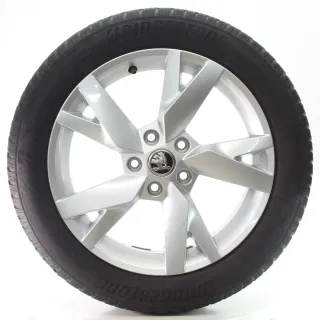 Skoda Octavia IV NX Winterräder Lyra Bridgestone 205/55R17 95V 5E3601025AC - Bild 1