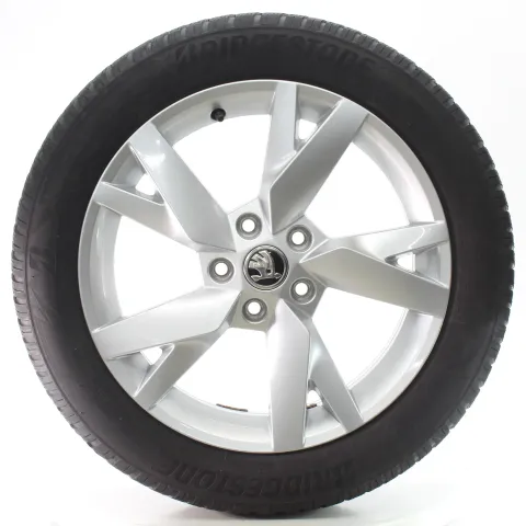 Background image for Skoda Octavia IV NX Winterräder Lyra Bridgestone 205/55R17 95V 5E3601025AC