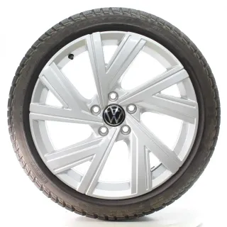 VW Golf 8 VIII GTI R CD1 Winterräder Bergamo Pirelli 225/40R18 DOT25 5H0601025AB - Bild 2