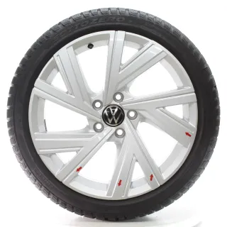 VW Golf 8 VIII GTI R CD1 Winterräder Bergamo Pirelli 225/40R18 DOT24 5H0601025AB - Bild 2