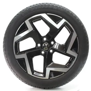 VW Passat B9 Variant CJ5 Winterräder Coventry Pirelli 235/45R18 DOT25 3J0601025M - Bild 3