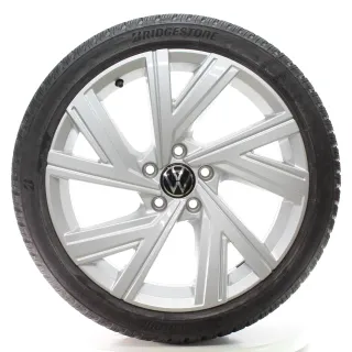 VW Golf 8 VIII CD1 Winterräder Bergamo Bridgestone 225/40R18 DOT24 5H0601025AB - Bild 4