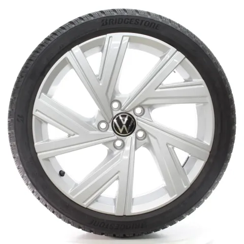 Background image for VW Golf 8 VIII GTI R Winterräder Bergamo Bridgestone 225/40R18 DOT25 5H0601025AB