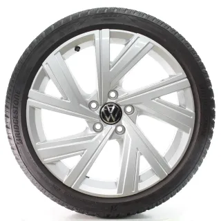 VW Golf VIII CD1 Winterräder Bergamo Bridgestone 225/40R18 DOT25 5H0601025AE - Bild 2