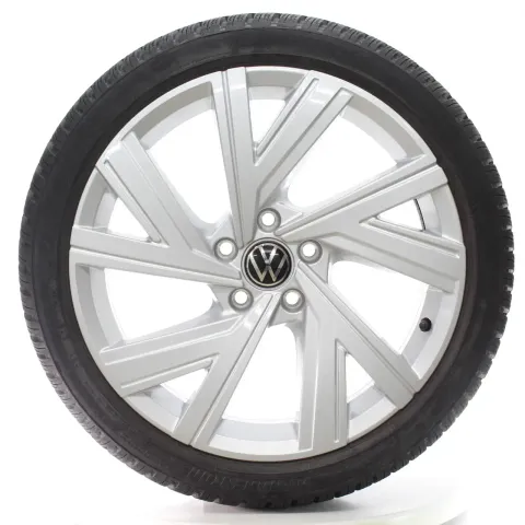 Background image for VW Golf 8 VIII GTI R Winterräder Bergamo Bridgestone 225/40R18 DOT25 5H0601025AB