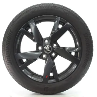 Skoda Octavia IV NX Winterräder Lyra Bridgestone 205/55R17 DOT24 5E3601025AE - Bild 2