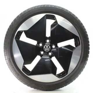 VW ID.3 E11 GTX Winterräder Sanya Schwarz Bridgestone 215/45R20 DOT25 10A601025T - Bild 3
