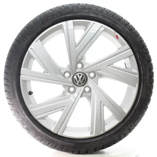 VW Golf VIII CD1 Winterräder Bergamo Pirelli 225/40R18 92V DOT25 5H0601025M - Bild 2