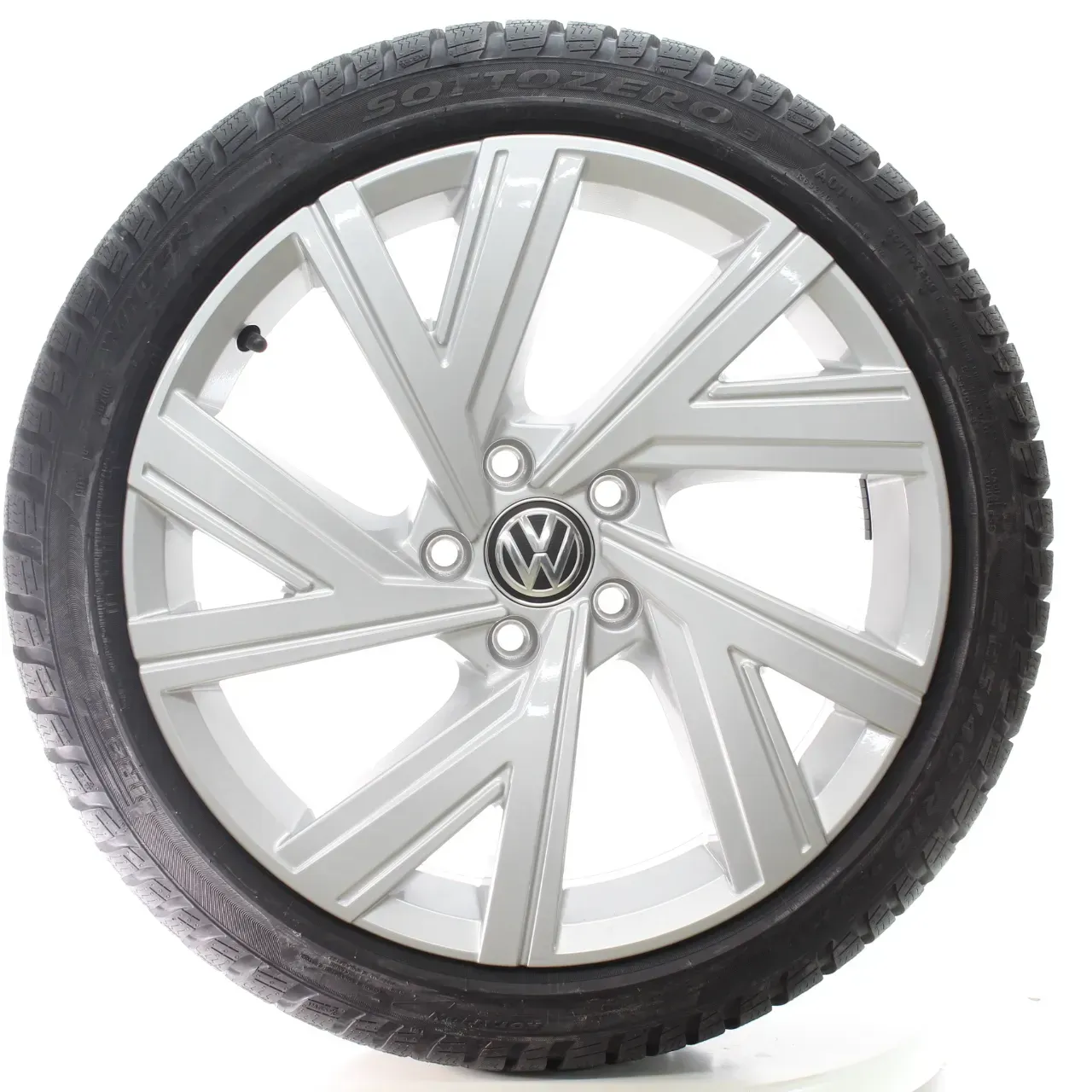 VW Golf VIII CD1 Winterräder Bergamo Pirelli 225/40R18 92V DOT25 5H0601025M - Bild 1