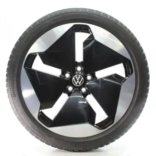 VW ID.3 E11 GTX Winterräder Sanya Schwarz Bridgestone 215/45R20 DOT25 10A601025T - Bild 2