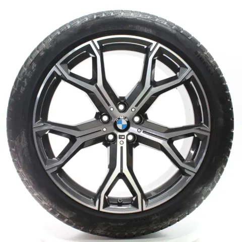 Background image for BMW X5 G05 X6 G06 Winterräder M Y-Speiche 741 Pirelli 275/40R21 DOT24 8071999