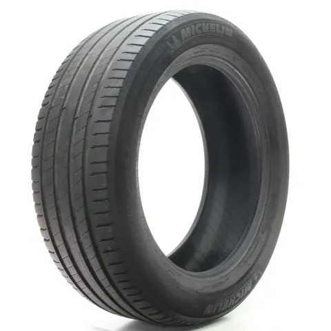 Background image for Sommerreifen Michelin Latitude Sport 3 AO 235/55R19 101W DOT21 1Stk