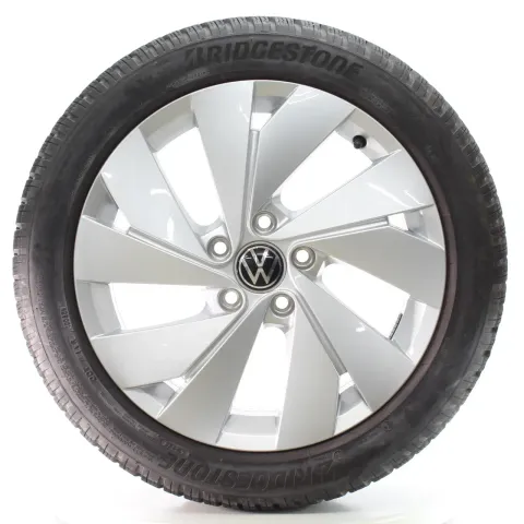 Background image for VW Golf 8 VIII CD1 Winterräder Belmont Bridgestone 205/50R17 DOT24 5H0601025B