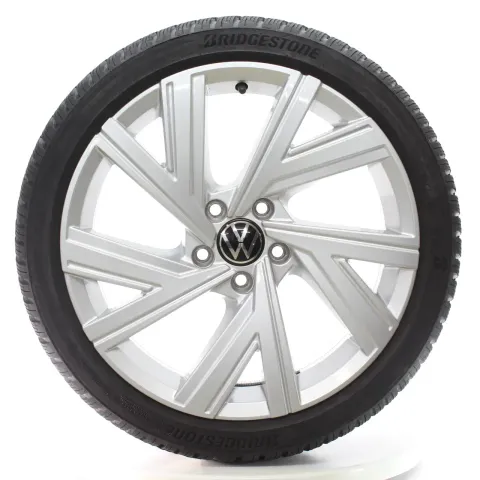 Background image for VW Golf 8 VIII GTI R Winterräder Bergamo Bridgestone 225/40R18 DOT24 5H0601025AB