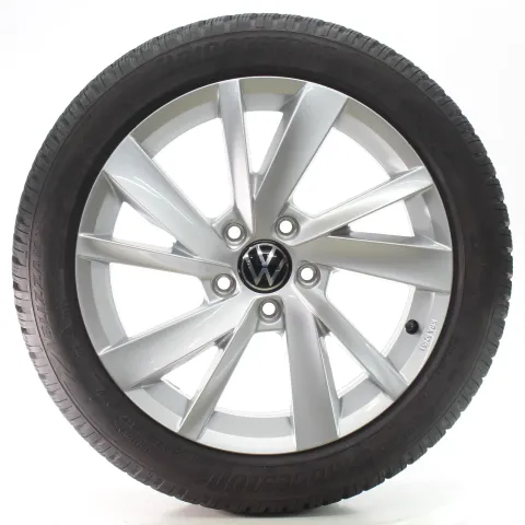Background image for VW Golf 8 VIII CD1 CG5 Winterräder Gavia Bridgestone 205/50R17 DOT23 5H0071497