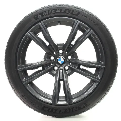 Background image for BMW M8 F91 F92 F93 Winterräder M Doppelspeiche 812 Grau 265/40R19 DOT22 8091267
