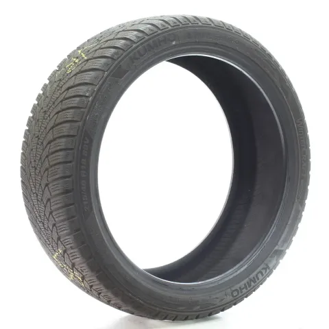 Background image for Winterreifen Kumho WinterCraft WP52+ XL 215/40 R18 89V DOT25 2388533