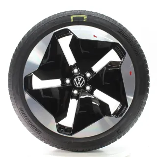 VW ID.3 E11 GTX Winterräder Sanya Schwarz Bridgestone 215/45R20 DOT25 10A601025T - Bild 3