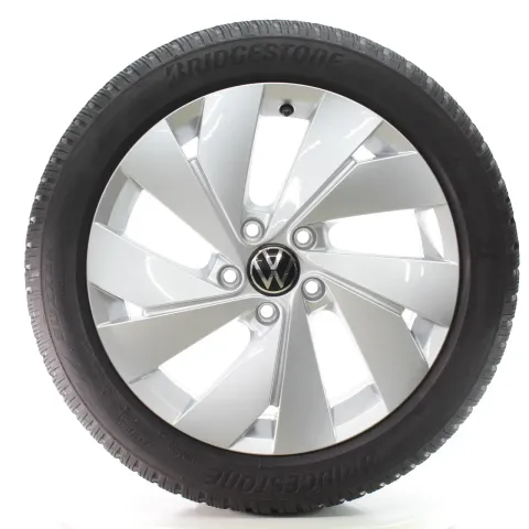 Background image for VW Golf 8 VIII CD1 Winterräder Belmont Bridgestone 205/50R17 DOT25 5H0601025B