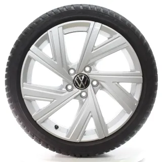VW Golf 8 VIII CD1 Winterräder Bergamo Pirelli 225/40R18 92V DOT25 5H0601025AB - Bild 2