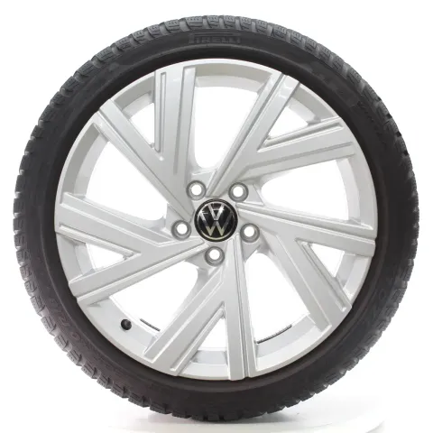 Background image for VW Golf 8 VIII GTI R CD1 Winterräder Bergamo Pirelli 225/40R18 DOT24 5H0601025AB