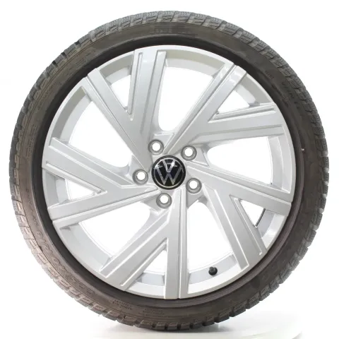 Background image for VW Golf 8 VIII GTI R CD1 Winterräder Bergamo Pirelli 225/40R18 DOT25 5H0601025AB