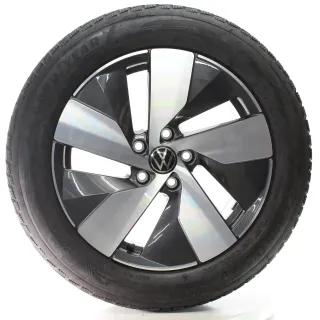 VW Passat B9 Variant CJ5 Winterräder Bologna Goodyear 215/55R17 DOT24 3J0601025B - Bild 2