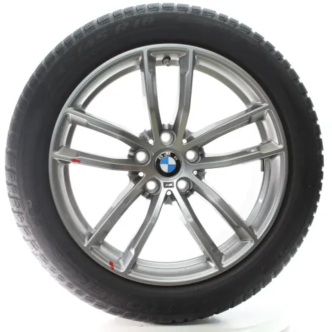 Background image for BMW 5er G30 G31 Winterräder M Doppelspeiche 662 Pirelli 245/45R18 100V 8093405