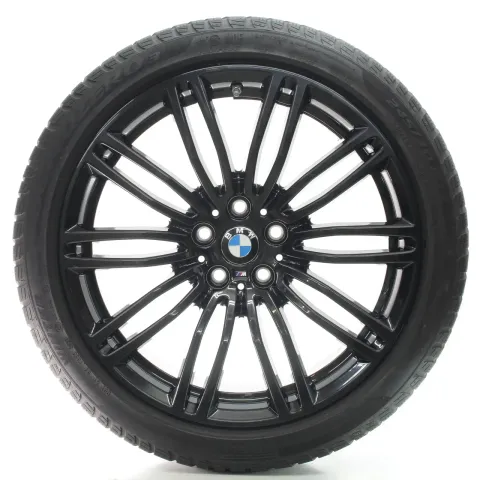 Background image for BMW 5er G30 G31 Winterräder M Doppelspeiche 664 Pirelli 245/40R19 DOT23 7855085