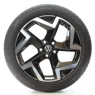 VW Passat B9 Variant CJ5 Winterräder Coventry Pirelli 235/45R18 DOT24 3J0601025M - Bild 2