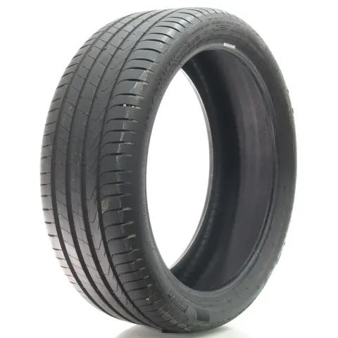 Background image for Sommerreifen Pirelli Cinturato P7 * XL 215/40 R18 89Y DOT25 1Stk