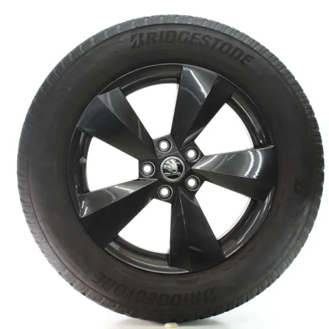 Background image for Skoda Kodiaq NS6 Winterräder 5-Arm-Rotor Bridgestone 215/65R17 DOT23 565601025AA