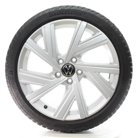 Background image for VW Golf 8 VIII CD1 Winterräder Bergamo Bridgestone 225/40R18 DOT25 5H0601025AB