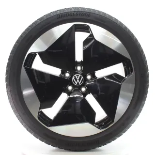 VW ID.3 E11 GTX Winterräder Sanya Bridgestone 215/45R20 95T DOT25 10A601025T - Bild 1