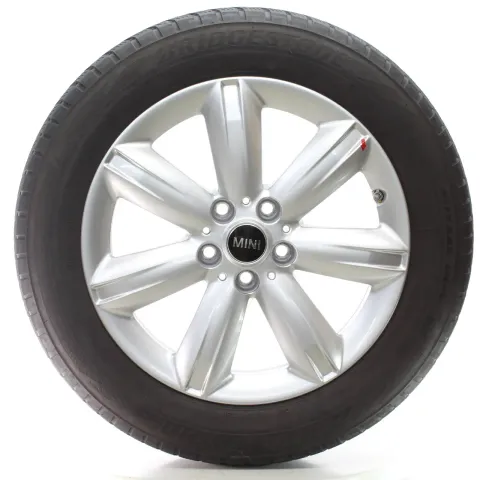 Background image for MINI Countryman F60 Winterräder JCW Star Spoke 539 Bridgestone 205/60R17 6856041