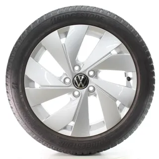 VW Golf 8 VIII CD Winterräder Belmont Bridgestone 205/50R17 93H DOT25 5H0601025B - Bild 1