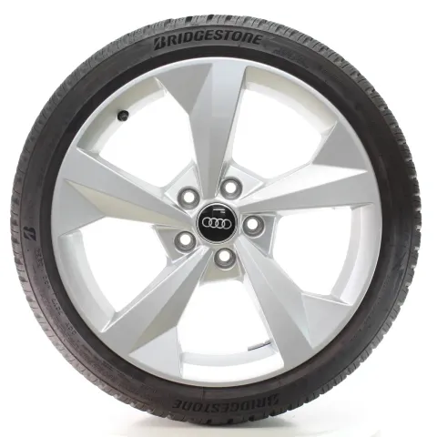 Background image for Audi A3 S3 8Y Winterräder 5-Speichen Bridgestone 225/40R18 DOT24 8Y0601025CP