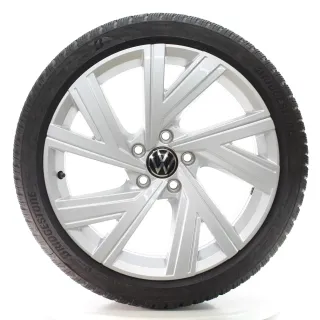 VW Golf 8 VIII CD1 Winterräder Bergamo Bridgestone 225/40R18 DOT25 5H0601025AB - Bild 3